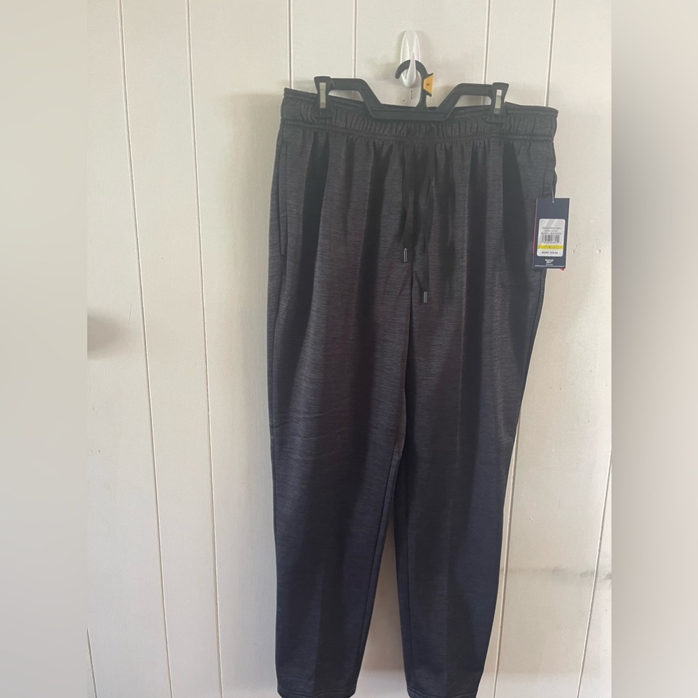 Reebok men’s black Heather Tapered Slim size L
